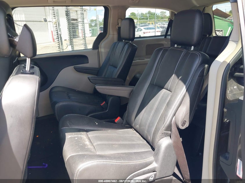 2015 CHRYSLER TOWN & COUNTRY auction photo 8