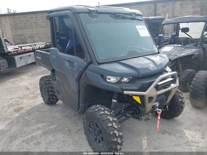 CAN-AM DEFENDER 2025