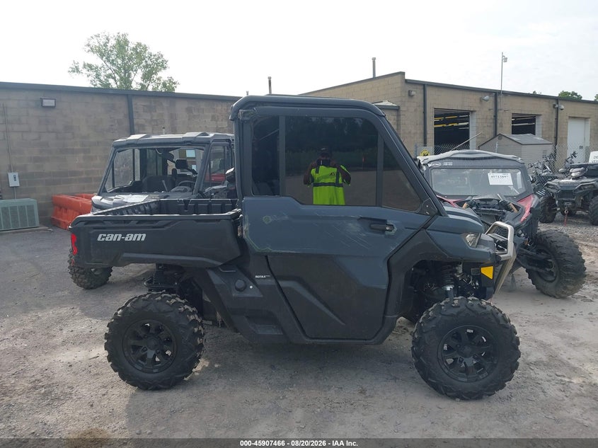 CAN-AM DEFENDER 2025