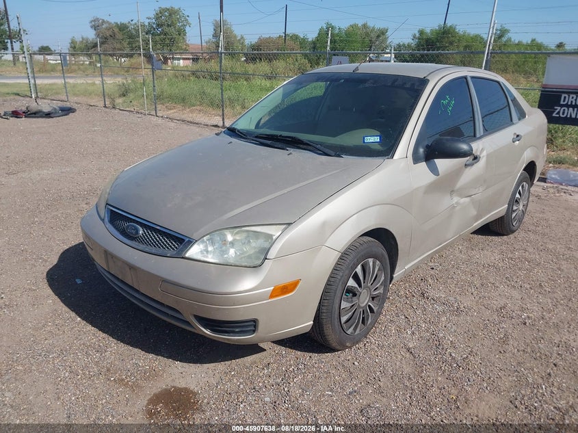 2007 Ford Focus, Left Front, IAAI, VIN 1FAHP34N67W316988 — photo 2