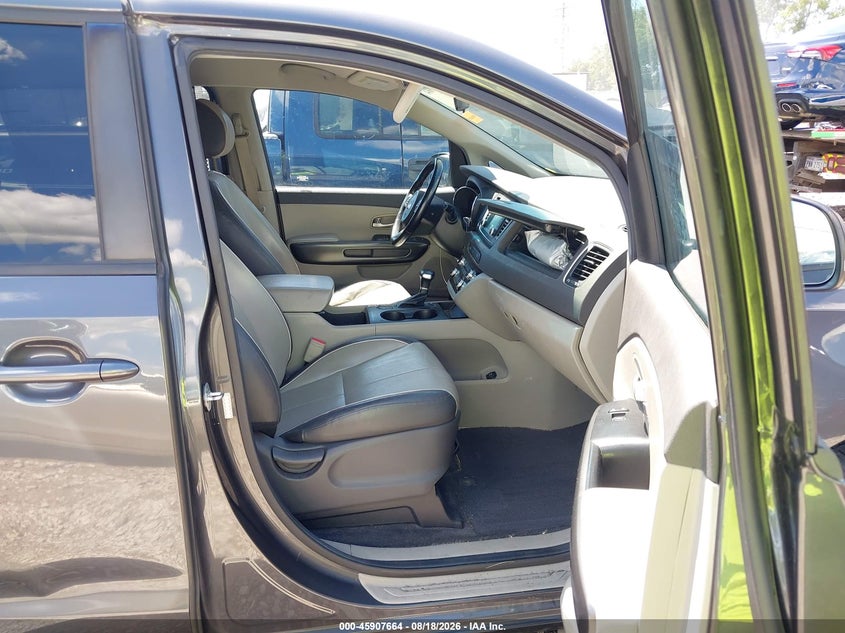 2017 KIA SEDONA auction photo 5