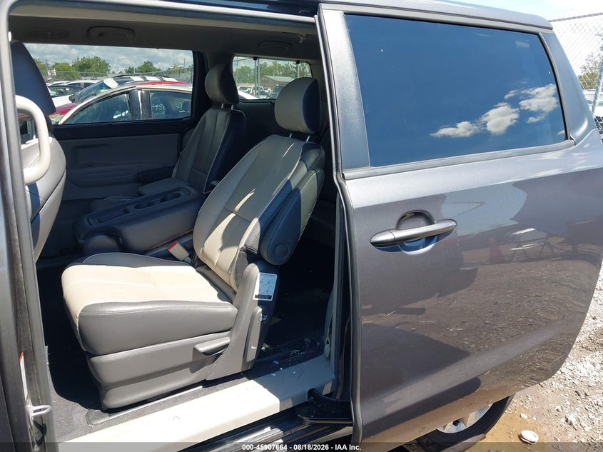 2017 KIA SEDONA auction photo 8