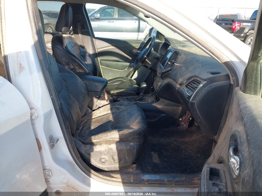 2019 JEEP CHEROKEE auction photo 5
