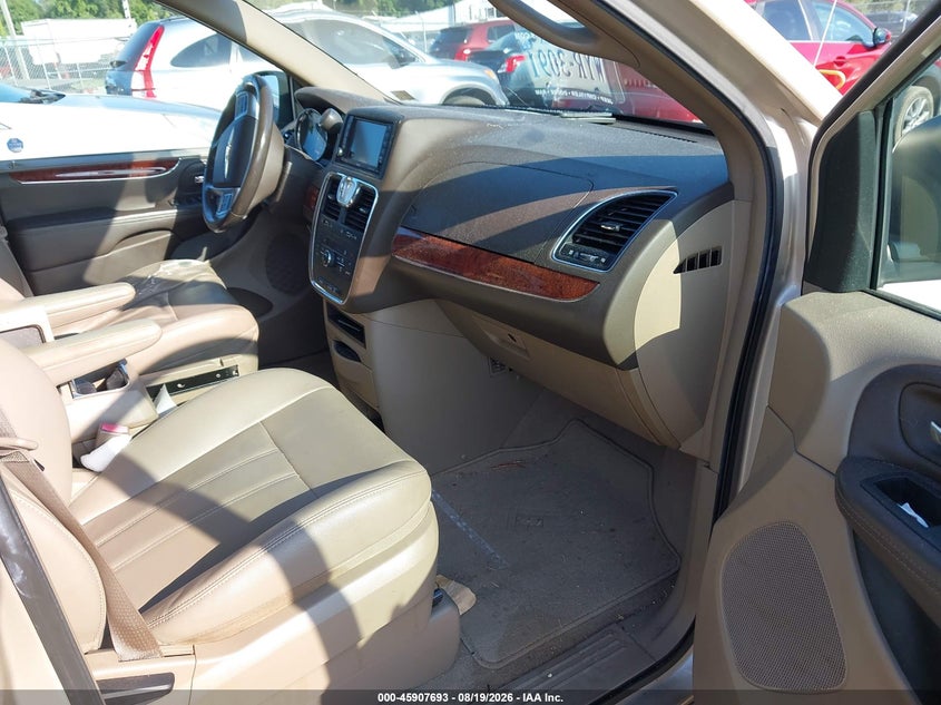 CHRYSLER TOWN & COUNTRY 2013 VIN 2C4RC1BG1DR677620