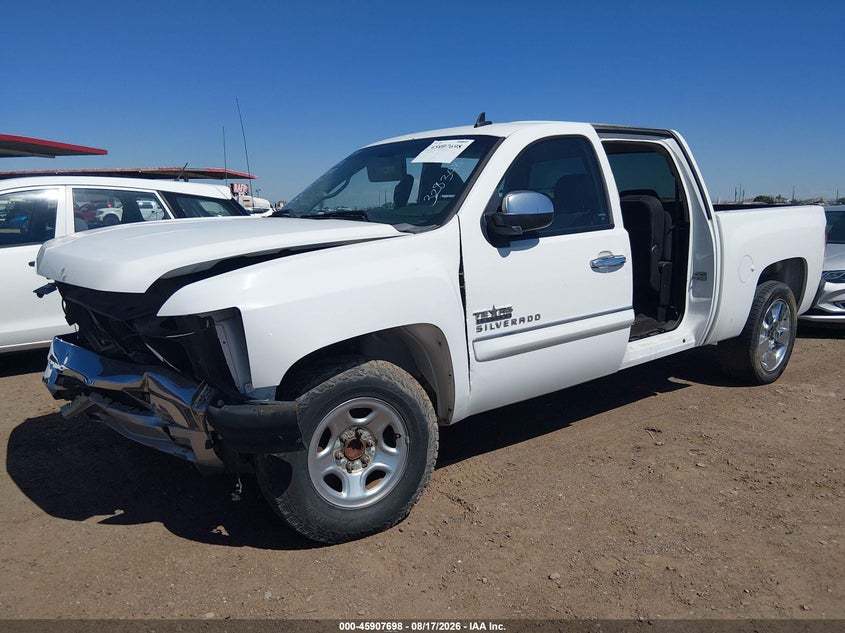 2013 Chevrolet Silverado, Normal Wear & Tear, IAAI, VIN 3GCPCSE03DG155556 — photo 2