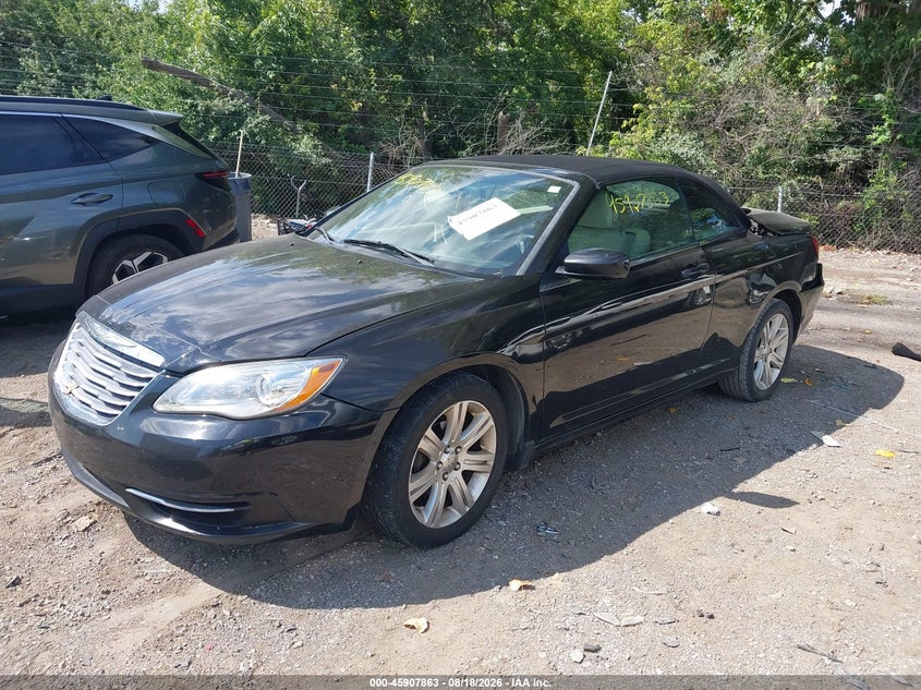 2013 Chrysler 200, Rear, IAAI, VIN 1C3BCBEG9DN546682 — photo 2