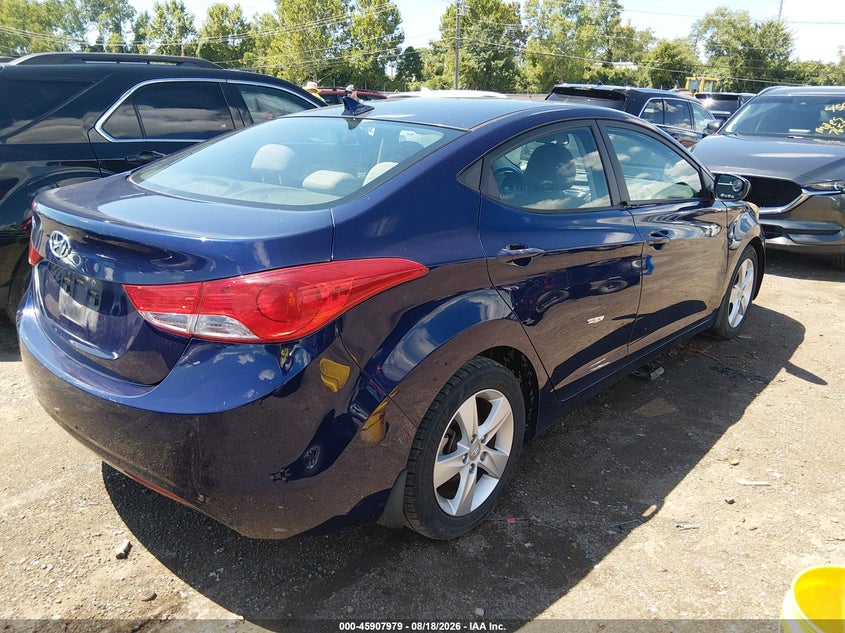 2013 HYUNDAI ELANTRA auction photo 4