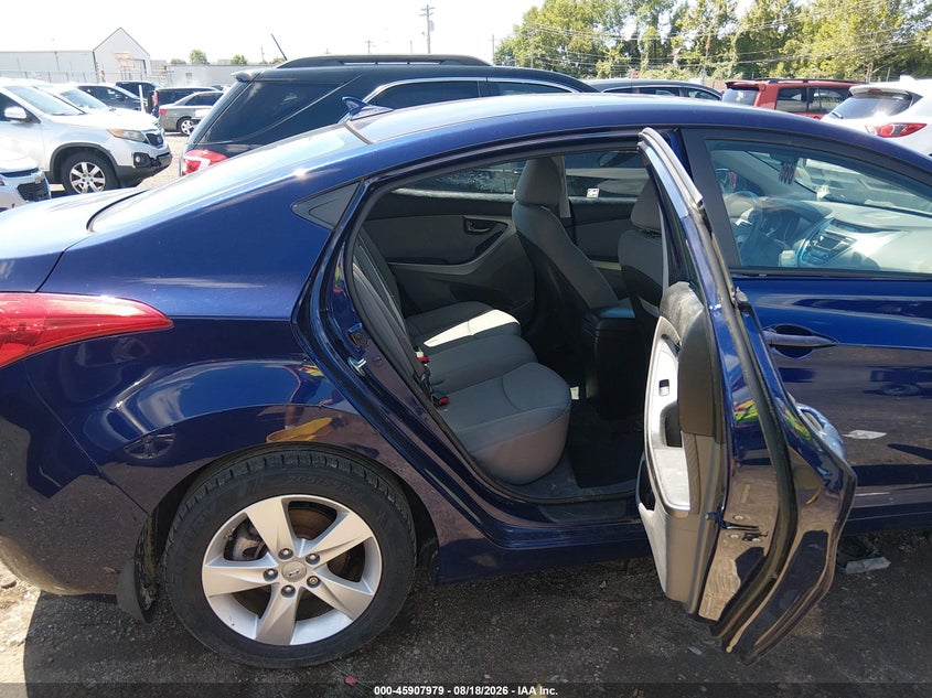 2013 HYUNDAI ELANTRA auction photo 8