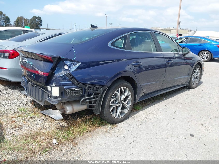 2022 HYUNDAI SONATA auction photo 4