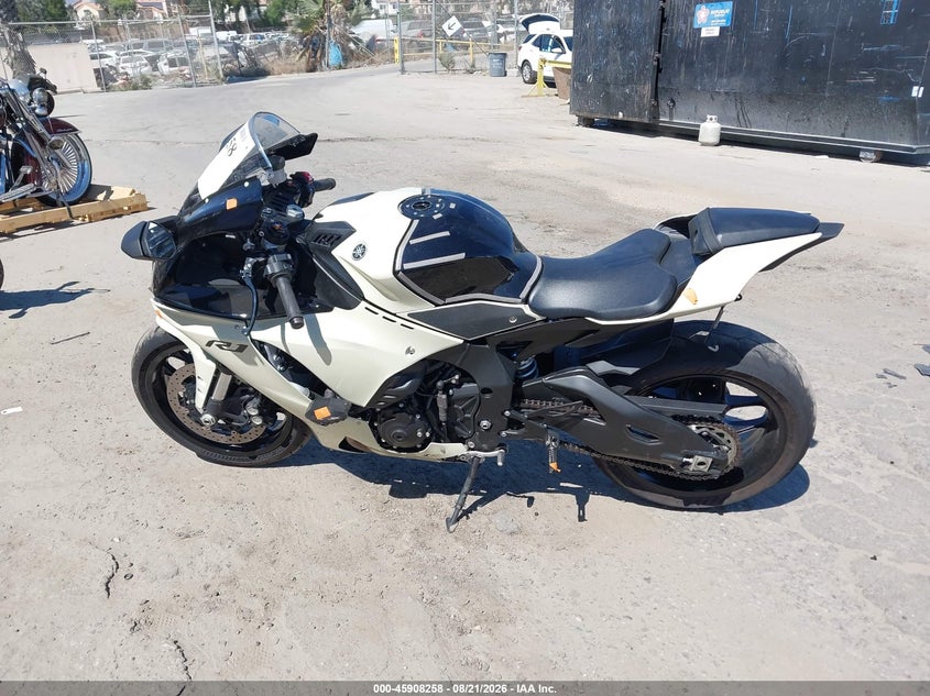 YAMAHA YZFR1 2024