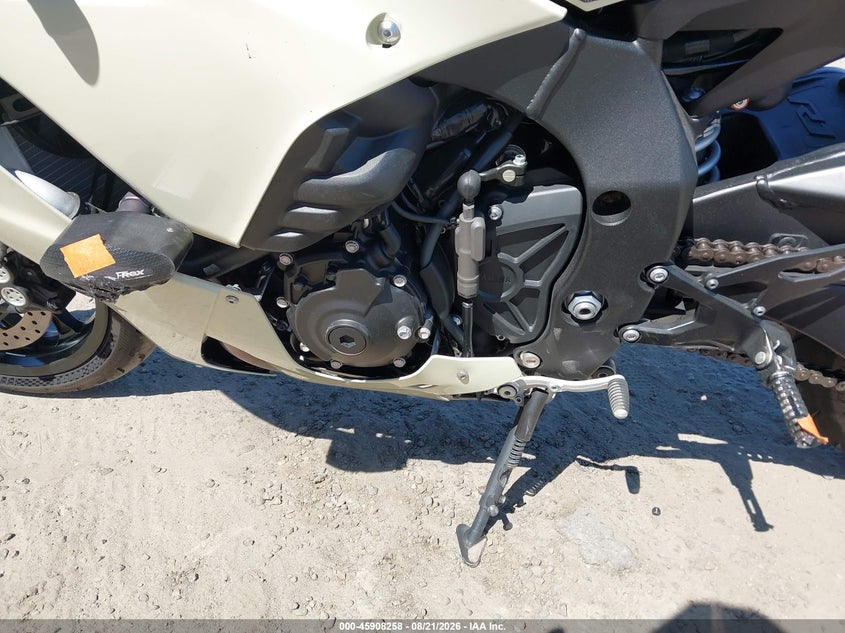 YAMAHA YZFR1 2024
