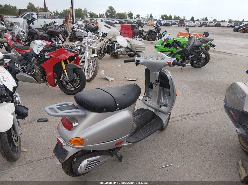 2003 VESPA C161C auction photo 4