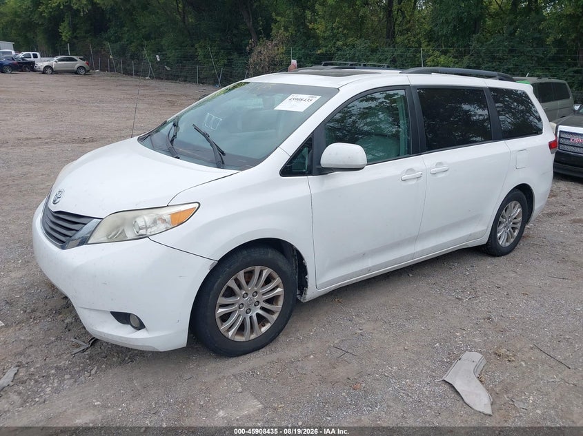 2013 Toyota Sienna, Затопление, IAAI, VIN 5TDYK3DCXDS397884 — фото 2