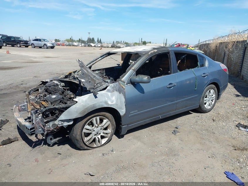 2010 Nissan Altima, Total Burn, IAAI, VIN 1N4CL2AP9AC111390 — photo 2