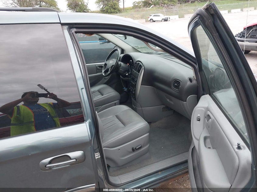 2007 CHRYSLER TOWN & COUNTRY — zdjęcie 5