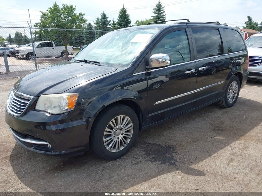 2013 CHRYSLER TOWN & COUNTRY auction photo 2
