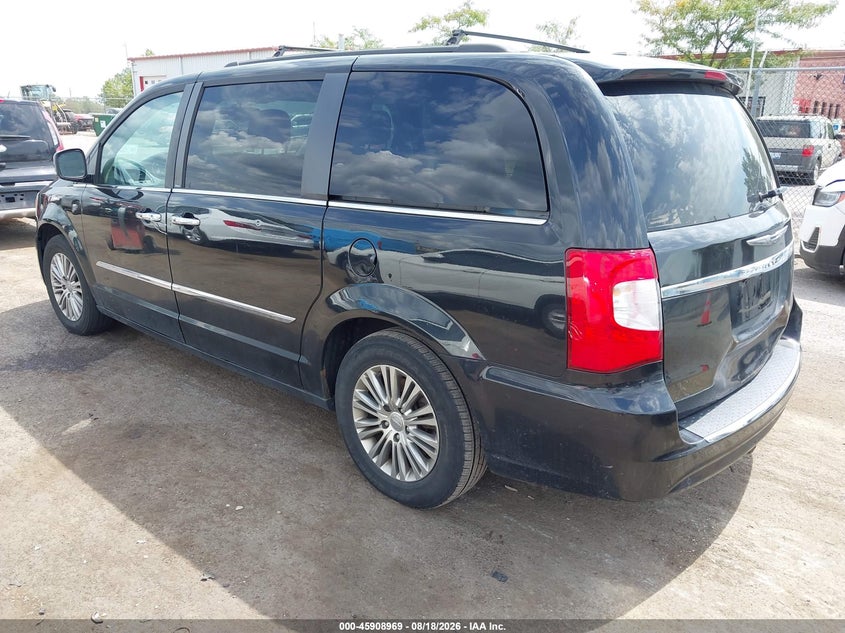 2013 CHRYSLER TOWN & COUNTRY auction photo 3