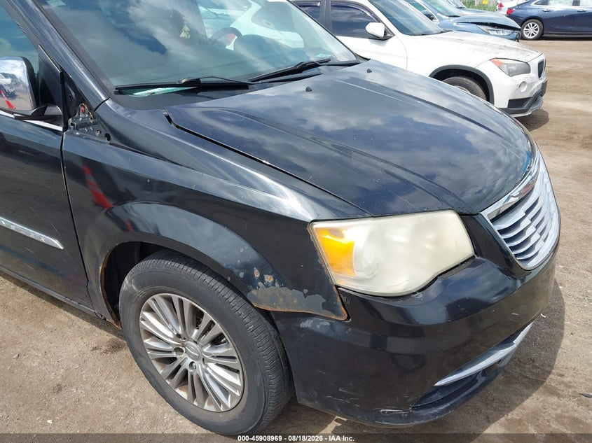 2013 CHRYSLER TOWN & COUNTRY auction photo 6