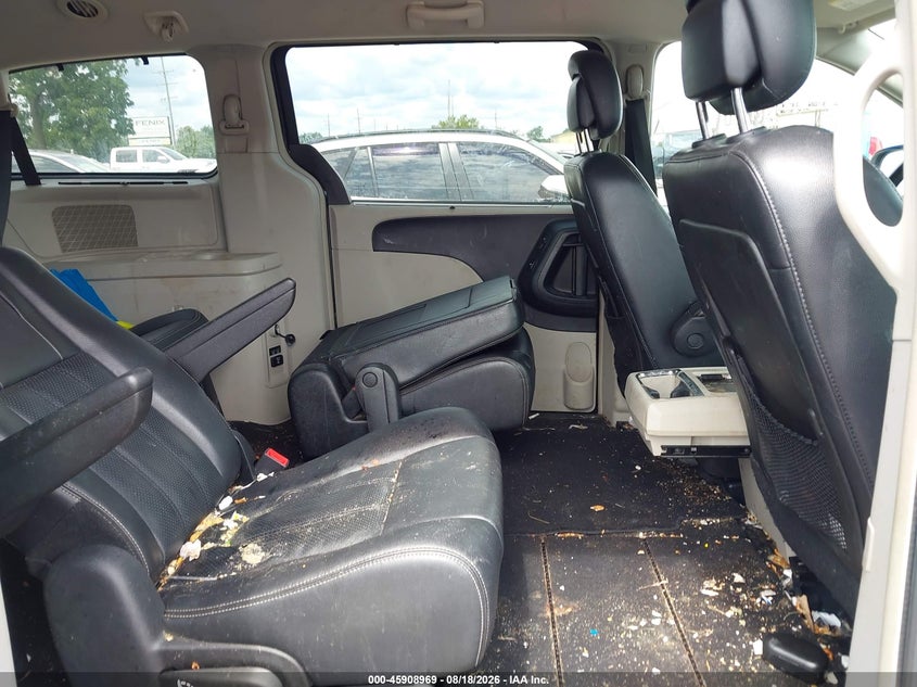 2013 CHRYSLER TOWN & COUNTRY auction photo 8