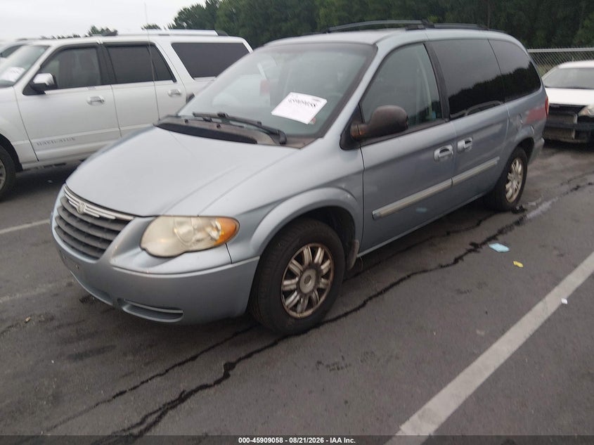 2006 CHRYSLER TOWN & COUNTRY auction photo 2