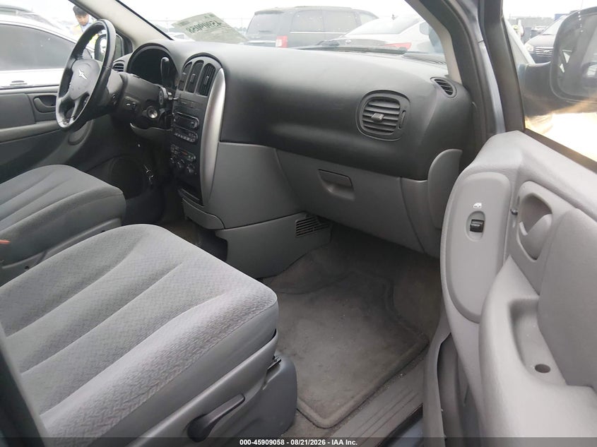 2006 CHRYSLER TOWN & COUNTRY auction photo 5
