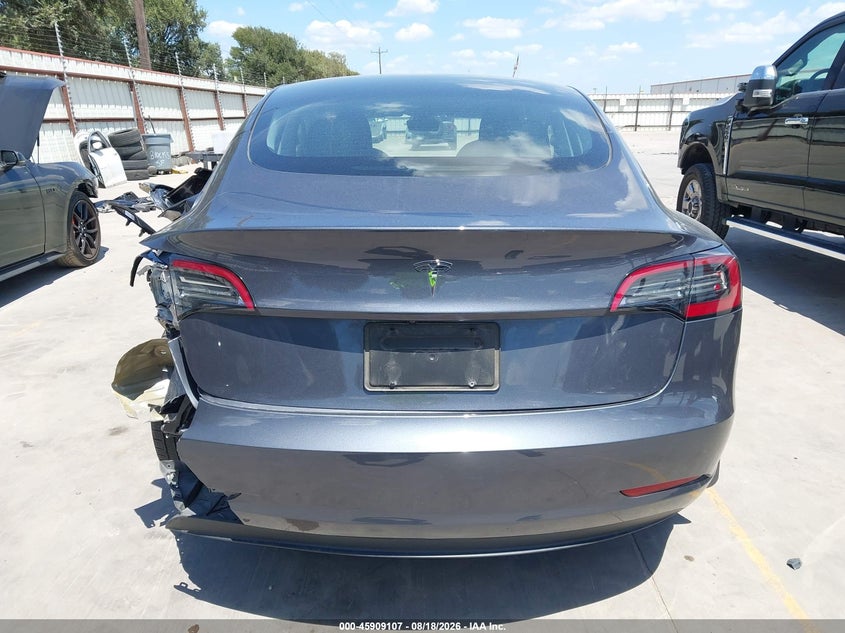 TESLA MODEL 3 - zdjęcie 17