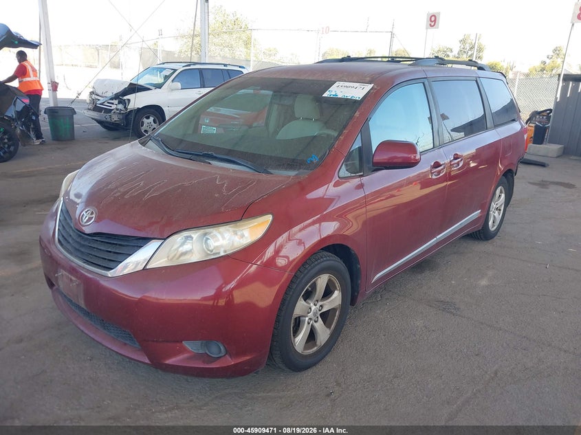 2013 Toyota Sienna, Удар сзади, IAAI, VIN 5TDKK3DC1DS284153 — фото 2