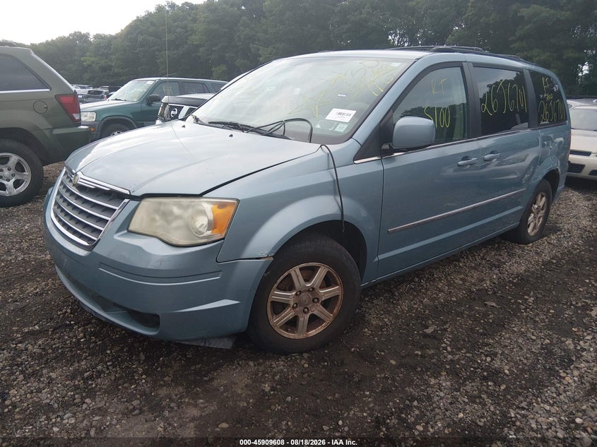 2009 CHRYSLER TOWN & COUNTRY auction photo 2