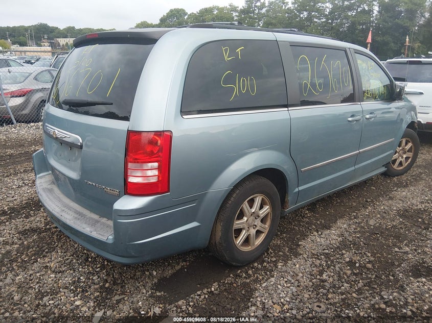 2009 CHRYSLER TOWN & COUNTRY auction photo 4