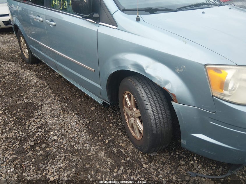 2009 CHRYSLER TOWN & COUNTRY auction photo 6