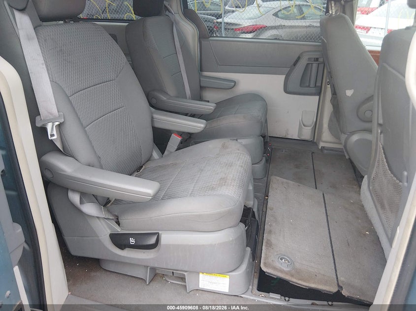 2009 CHRYSLER TOWN & COUNTRY auction photo 8