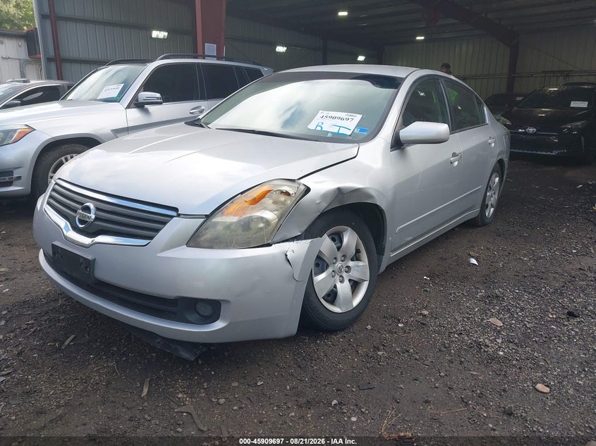 2008 Nissan Altima 2.5 S, Front & Rear, IAAI, VIN 1N4AL21EX8C138937 — photo 2