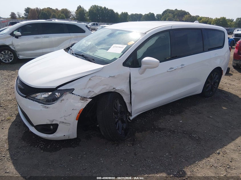 2020 Chrysler Pacifica, Left Front, IAAI, VIN 2C4RC1FG4LR183101 — photo 2
