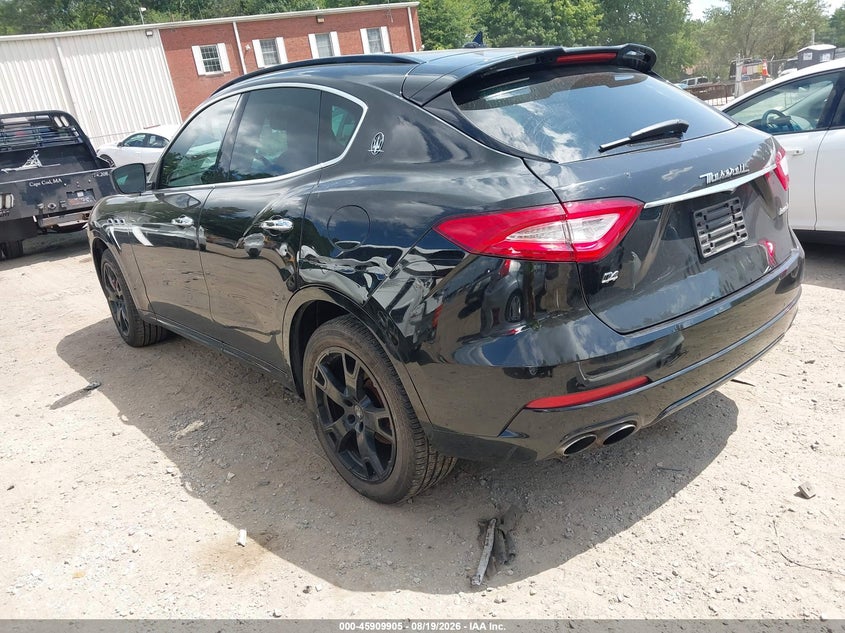 2017 MASERATI LEVANTE auction photo 3