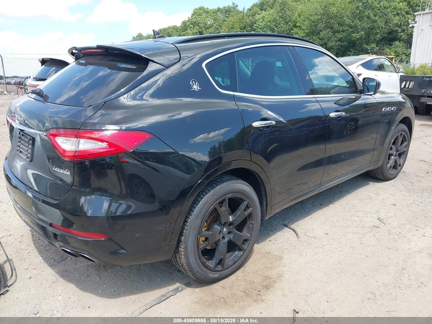2017 MASERATI LEVANTE auction photo 4