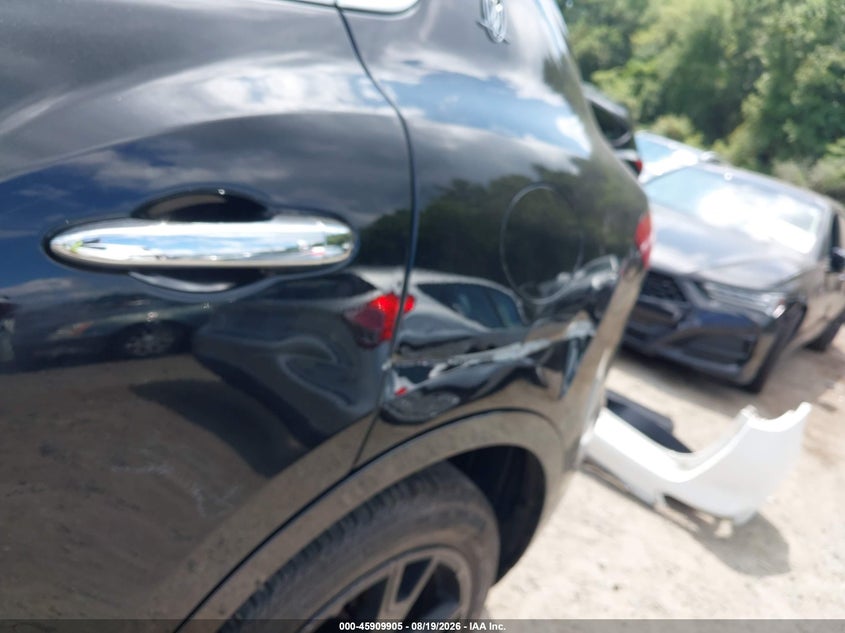 2017 MASERATI LEVANTE auction photo 6