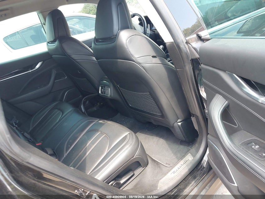2017 MASERATI LEVANTE auction photo 8