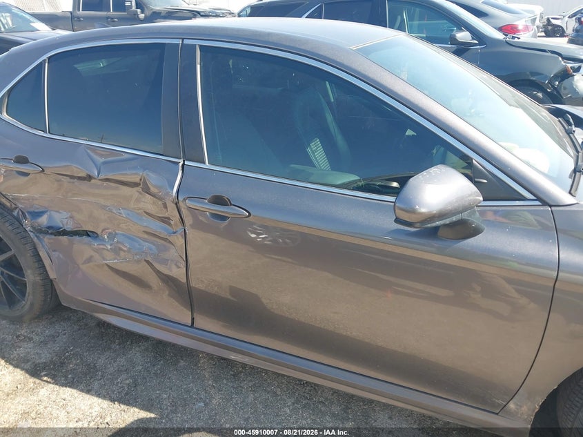 TOYOTA CAMRY - zdjęcie 13