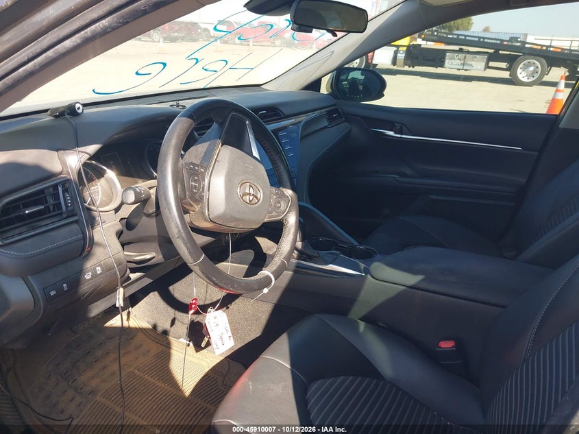 TOYOTA CAMRY - zdjęcie 17