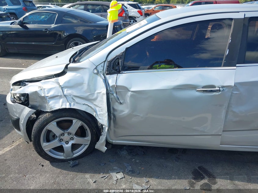 2013 CHEVROLET SONIC auction photo 6