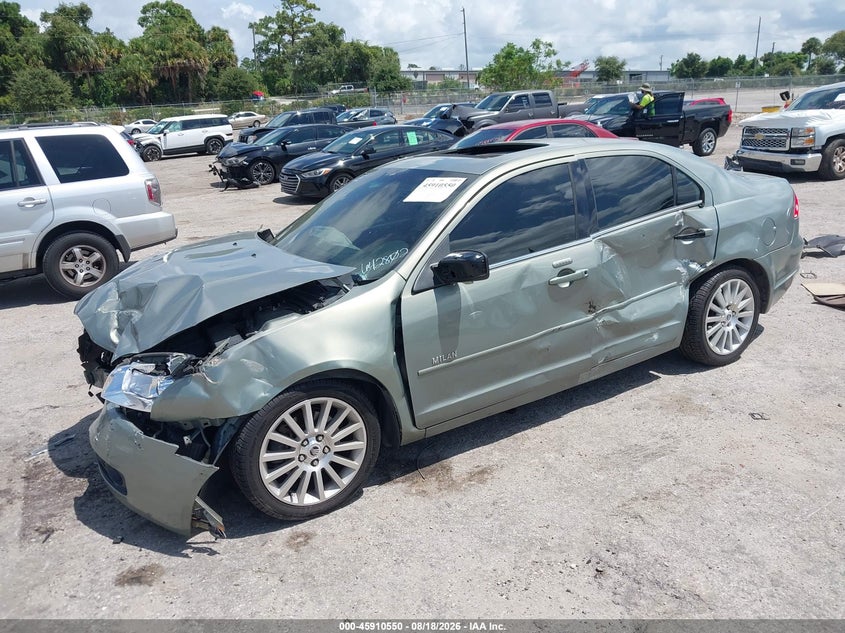 2008 Mercury Milan, Front & Rear, IAAI, VIN 3MEHM08Z58R642802 — photo 2