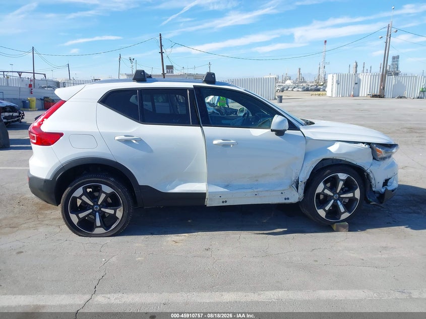 VOLVO XC40 2019 VIN YV4162UK5K2136297