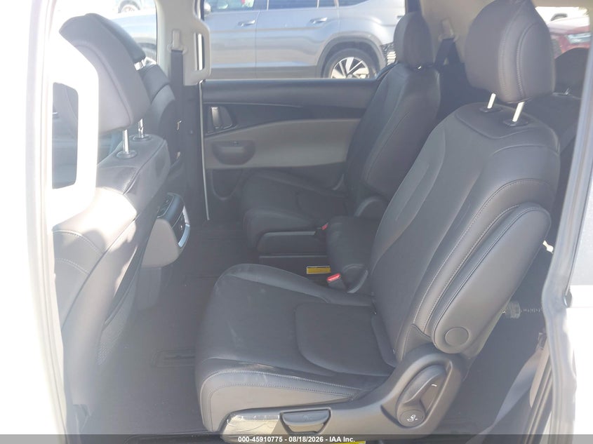 2027 KIA CARNIVAL auction photo 8