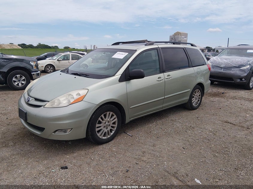 2010 TOYOTA SIENNA auction photo 2