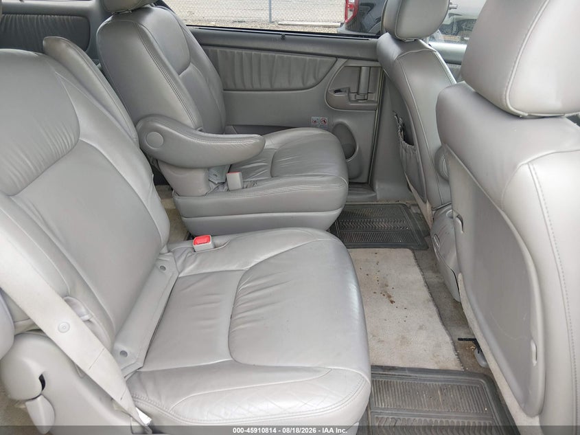 2010 TOYOTA SIENNA auction photo 8