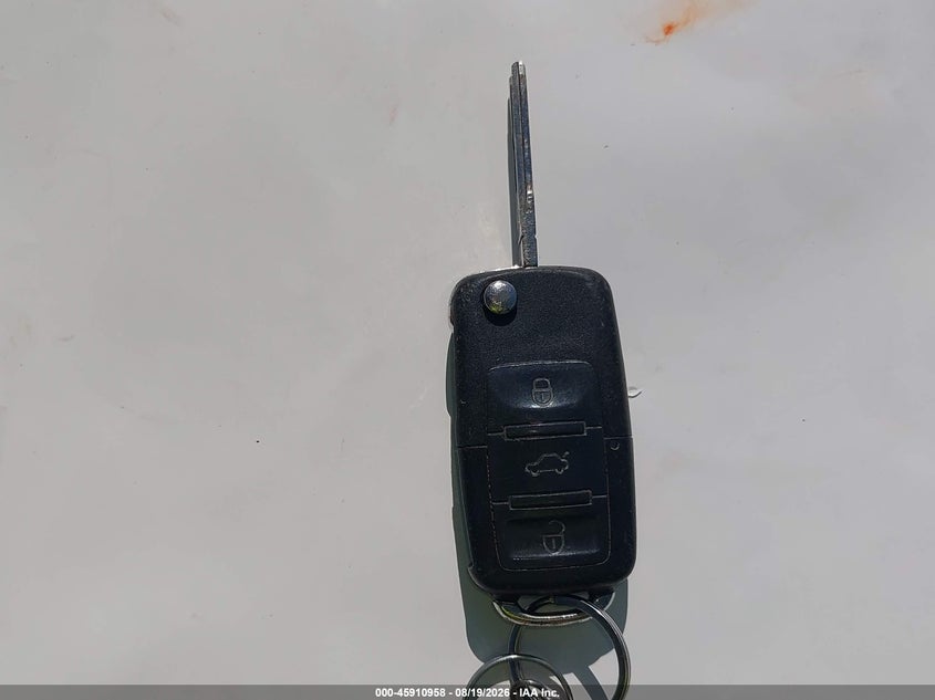 VOLKSWAGEN NEW BEETLE 2010 VIN 3VWRG3AL9AM010115