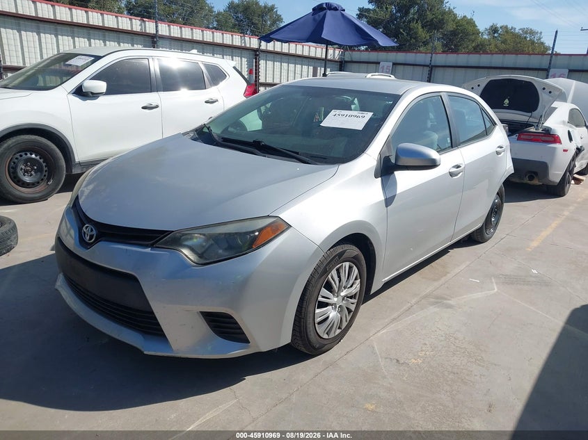 2015 Toyota Corolla, Левый зад, IAAI, VIN 5YFBURHEXFP329904 — фото 2