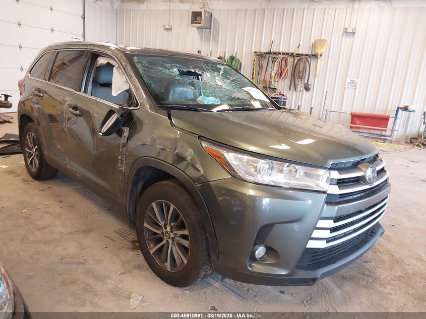 2019 Toyota Highlander Xle, Rollover, IAAI, VIN 5TDJZRFH3KS735843