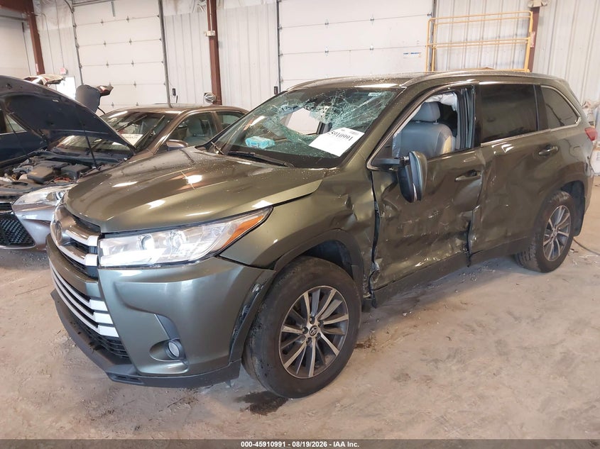 2019 Toyota Highlander, Rollover, IAAI, VIN 5TDJZRFH3KS735843 — photo 2