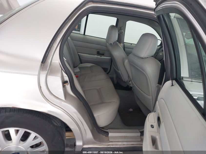 2005 FORD CROWN VICTORIA auction photo 8